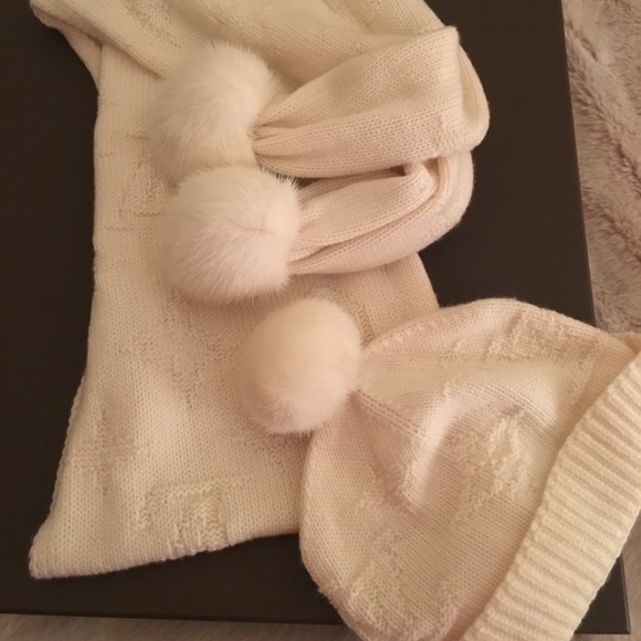 Louis Vuitton hat and scarf set new w/o tags - Picture 2 of 7